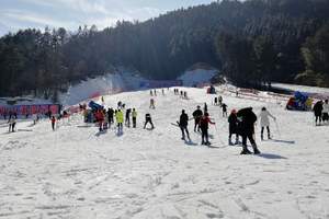 【淄博蓝溪滑雪场汽车一日游】包含门票和全套滑雪用具
